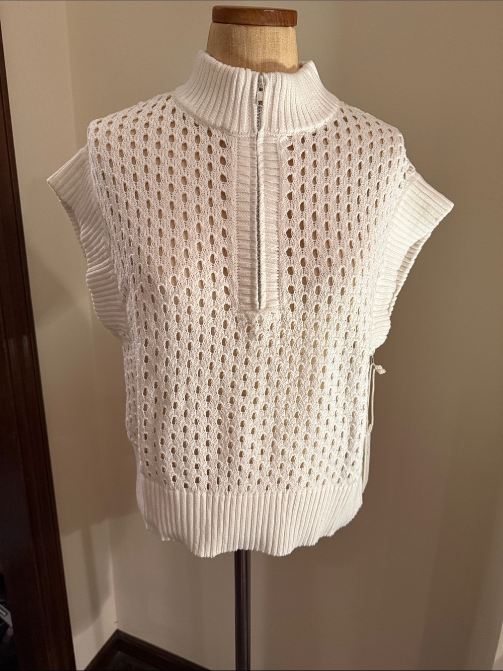 Vintage Havana White Knit Sleeveless Half-Zip Mock Neck Top